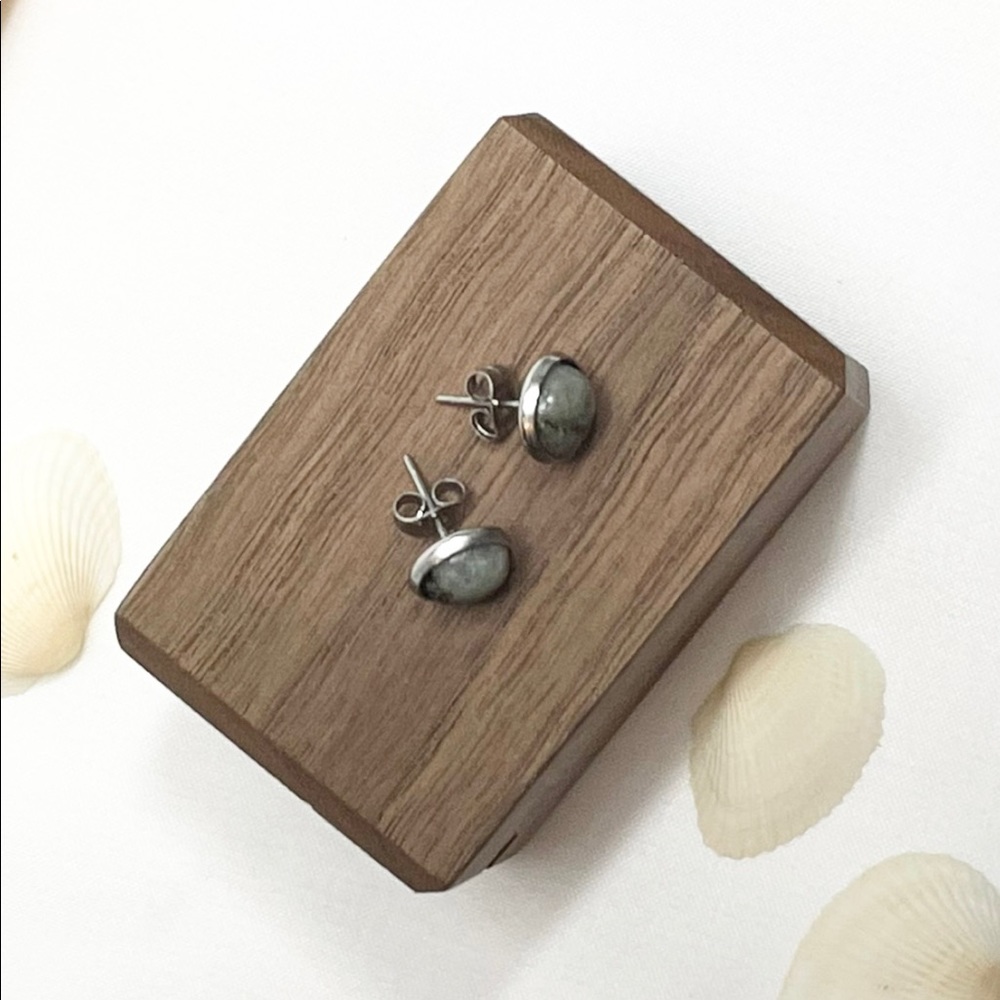 Labradorite 8mm Studs